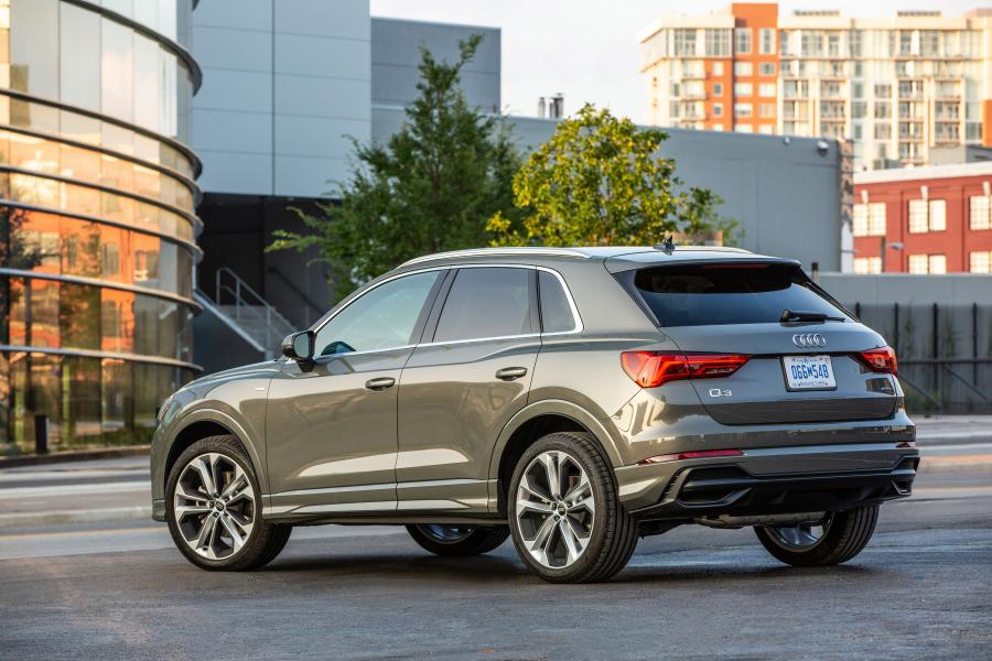  Audi Q3 2.0 TFSI Quattro S-Line 2019 года  (NA) (фото 40 из 42)